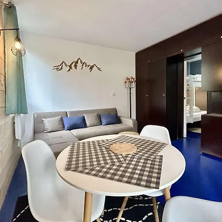 Cosy Au Pied Des Pistes Avec Balcon Et Parking - - Fr-1-330f-215 Apartment *